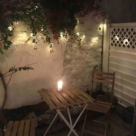 Holiday home Entire House, Sleeps 2-6, Sunroom, Outside Yard Dublin