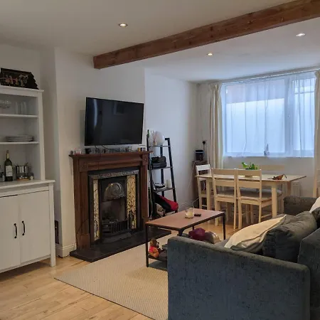 度假居 Entire House, Sleeps 2-6, Sunroom, Outside Yard