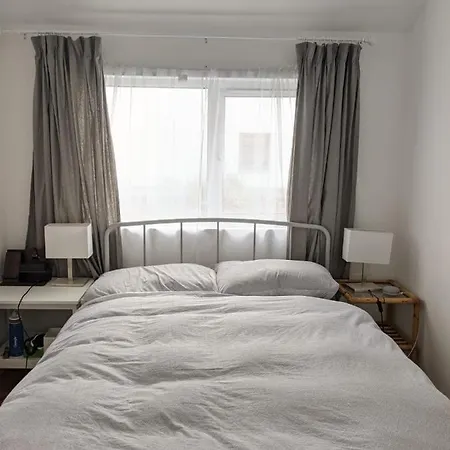 Holiday home Entire House, Sleeps 2-6, Sunroom, Outside Yard