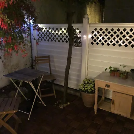 Entire House, Sleeps 2-6, Sunroom, Outside Yard 都柏林